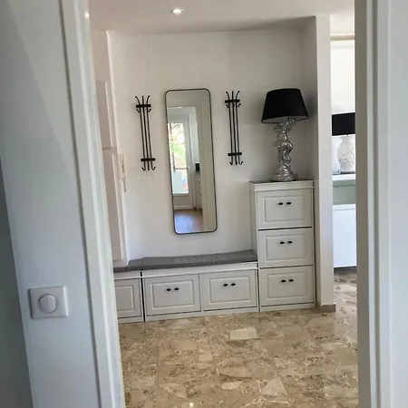 Appartamento Cannes, Sea View, Access, 3-bedroom Apartment, 100 M2, 3 Bathrooms, Sleeps 6, 100 Meters From Cannes