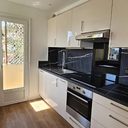 Cannes, Sea View, Access, 3-bedroom Apartment, 100 M2, 3 Bathrooms, Sleeps 6, 100 Meters From Cannes
