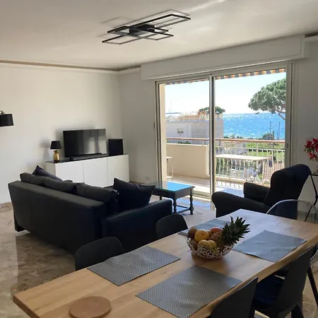 Cannes, Sea View, Access, 3-bedroom Apartment, 100 M2, 3 Bathrooms, Sleeps 6, 100 Meters From *
