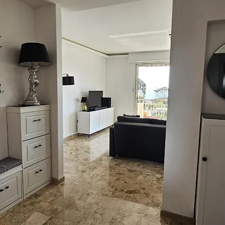 Cannes, Sea View, Access, 3-bedroom Apartment, 100 M2, 3 Bathrooms, Sleeps 6, 100 Meters From Appartamento
