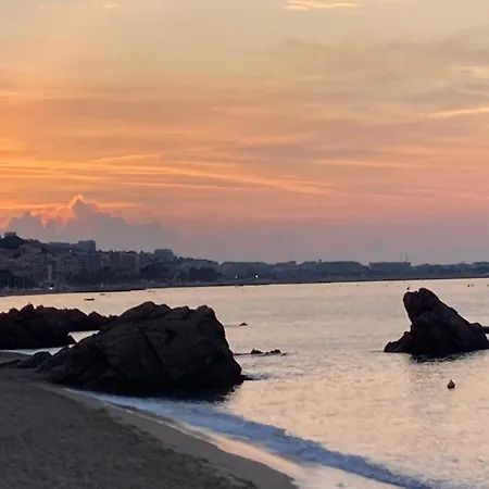 Cannes, Sea View, Access, 3-bedroom Apartment, 100 M2, 3 Bathrooms, Sleeps 6, 100 Meters From * Cannes