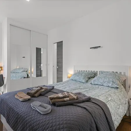 Cannes, Sea View, Access, 3-bedroom Apartment, 100 M2, 3 Bathrooms, Sleeps 6, 100 Meters From Appartamento *