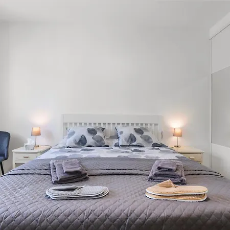 Appartamento Cannes, Sea View, Access, 3-bedroom Apartment, 100 M2, 3 Bathrooms, Sleeps 6, 100 Meters From Cannes