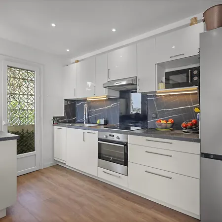 Appartamento Cannes, Sea View, Access, 3-bedroom Apartment, 100 M2, 3 Bathrooms, Sleeps 6, 100 Meters From Cannes